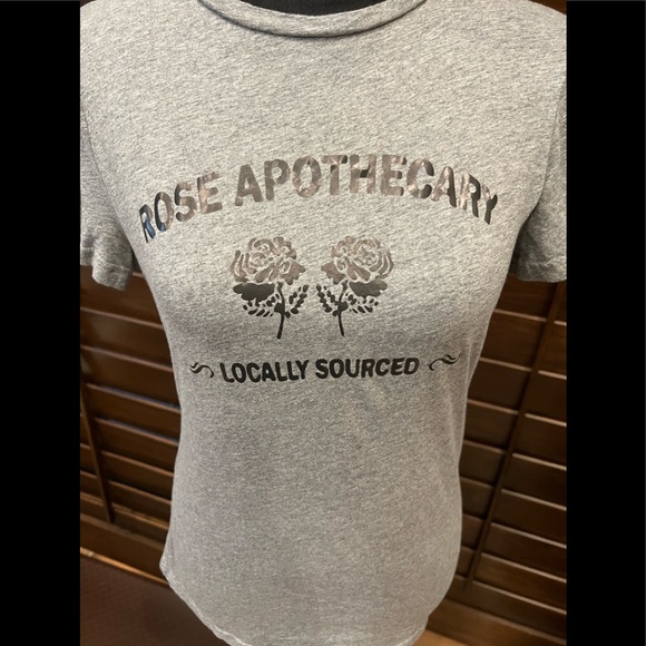 Shitt’s Creek Rose Apothecary short sleeve tee - Picture 2 of 5